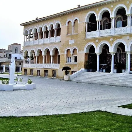 Tzionis Holidays Stonehouse *