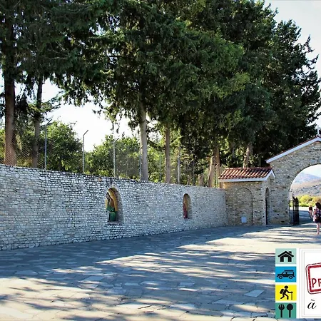 Tzionis Holidays Stonehouse Kır Evi *