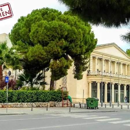 Tzionis Holidays Stonehouse *