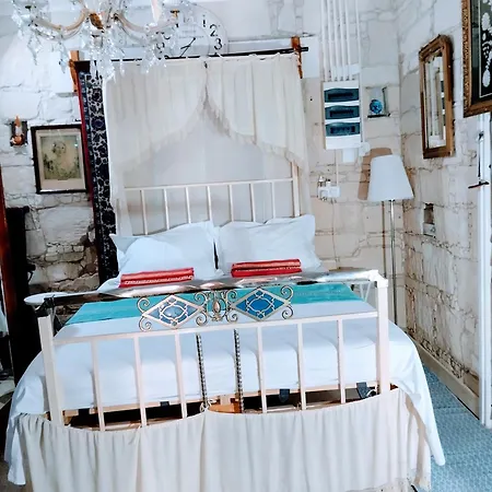 Kır Evi Tzionis Holidays Stonehouse *