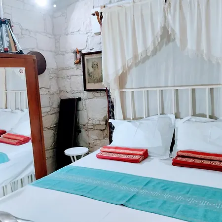 Tzionis Holidays Stonehouse *