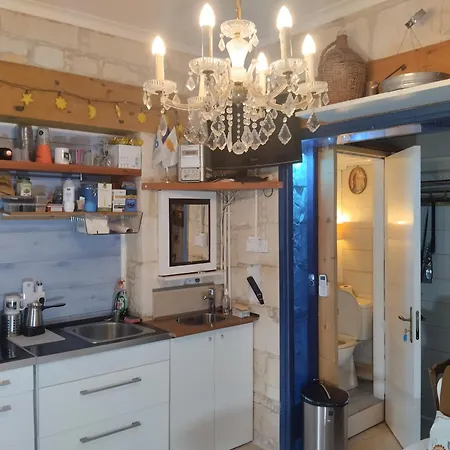 Tzionis Holidays Stonehouse Kır Evi *