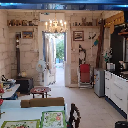 Tzionis Holidays Stonehouse *