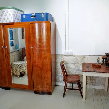 Tzionis Holidays Stonehouse Kır Evi *