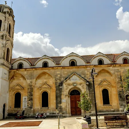 Tzionis Holidays Stonehouse *