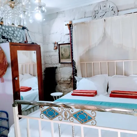 Tzionis Holidays Stonehouse Kır Evi *