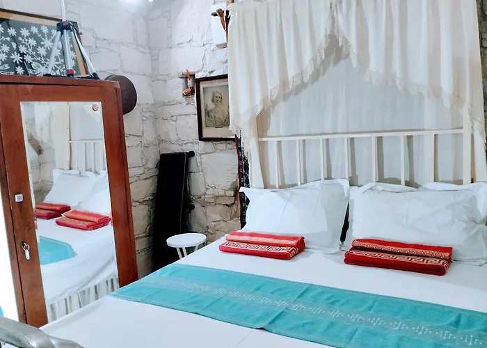 Tzionis Holidays Stonehouse *