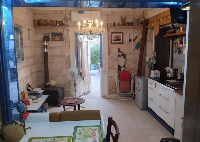 Tzionis Holidays Stonehouse *