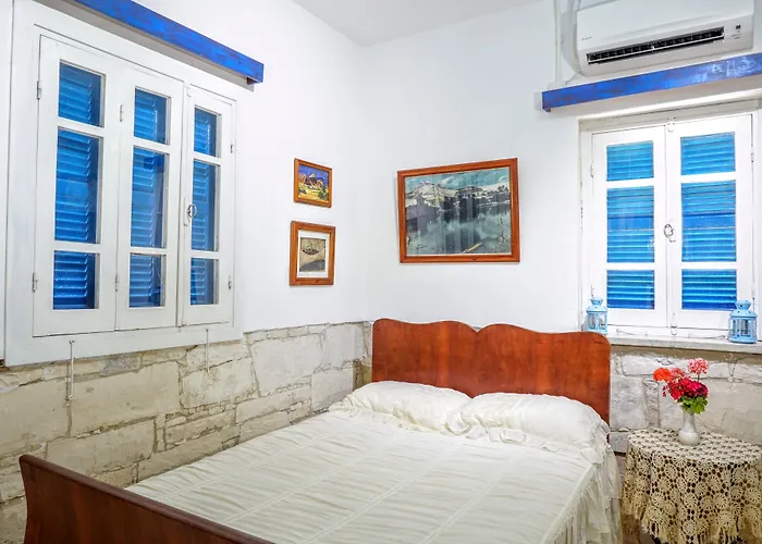 Tzionis Holidays Stonehouse *