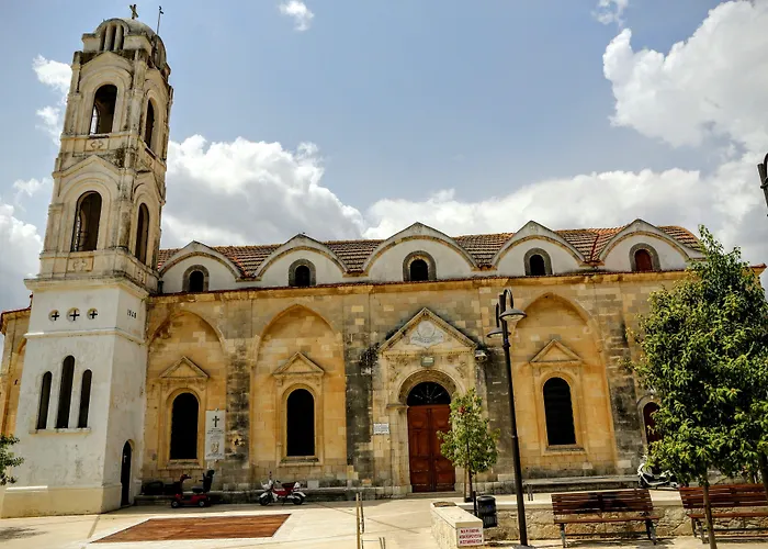 Tzionis Holidays Stonehouse *